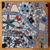 Blumen-auf-Betonplatte